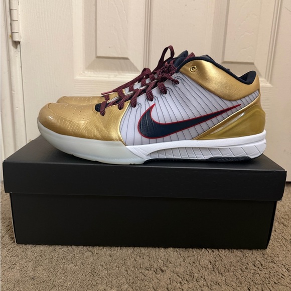 Kobe IV Protos gold medals main image 6